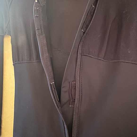 Contour MD black compression garment - Picture 2 of 4